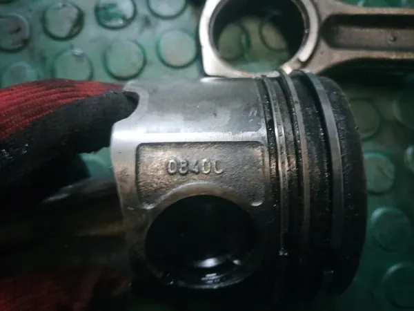 BMW M47 2.0D Kolben & Pleuel OEM 0840c image 5