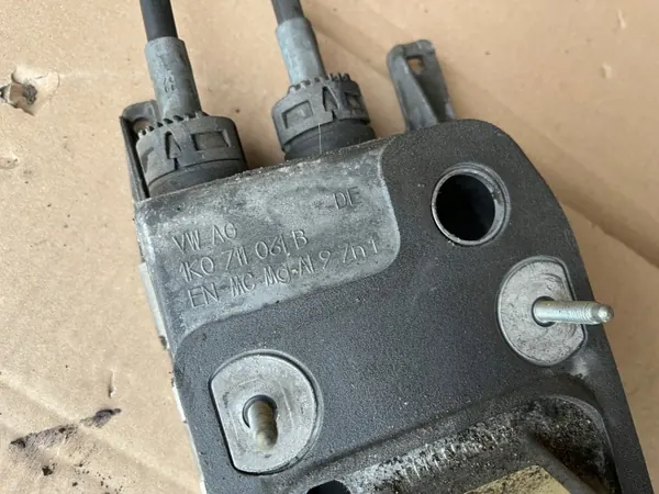 Pommeau de levier OEM 1K0711061B pour VW Golf V image 3