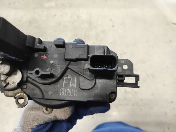 OPEL ASTRA H III 3 04- Vänster Framdörrslås 5PIN 13128111 image 4