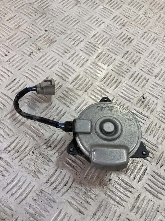 Moteur de ventilateur OEM 16363-K0020 pour Toyota Yaris IV 1.5 Hybride image 2