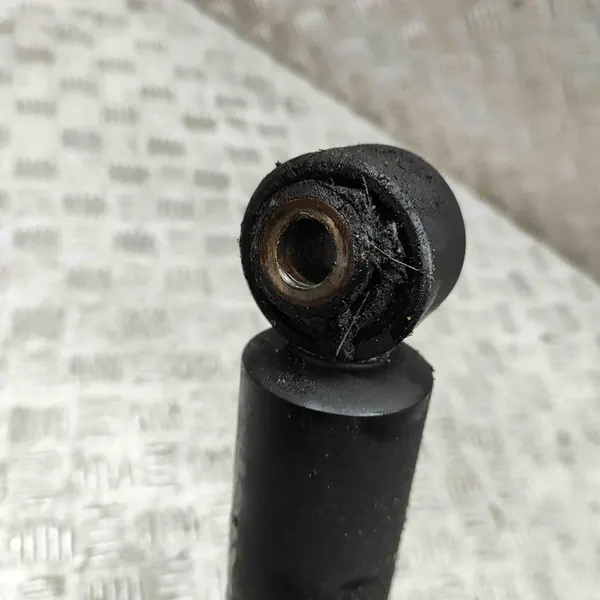 Vänster bakdämpare Jaguar XJ X40 1999 image 4