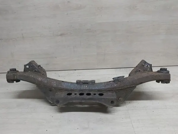T25 SANKI TYŁ takajousipalkki Toyota Avensisille image 4