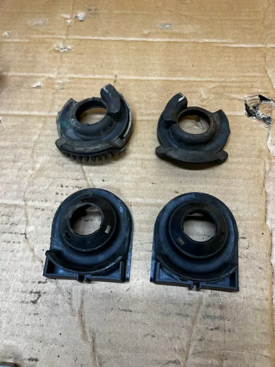 Juego de almohadillas muelle trasero OEM JX61-5599-BEB Ford Kuga MK3 image 2