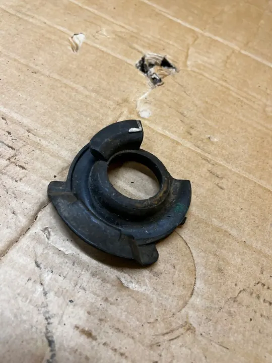 Juego de almohadillas muelle trasero OEM JX61-5599-BEB Ford Kuga MK3 image 6
