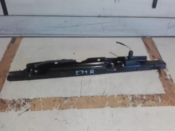 BMW 8 E31 Couvre-levier vitre gauche arrière OEM image 2