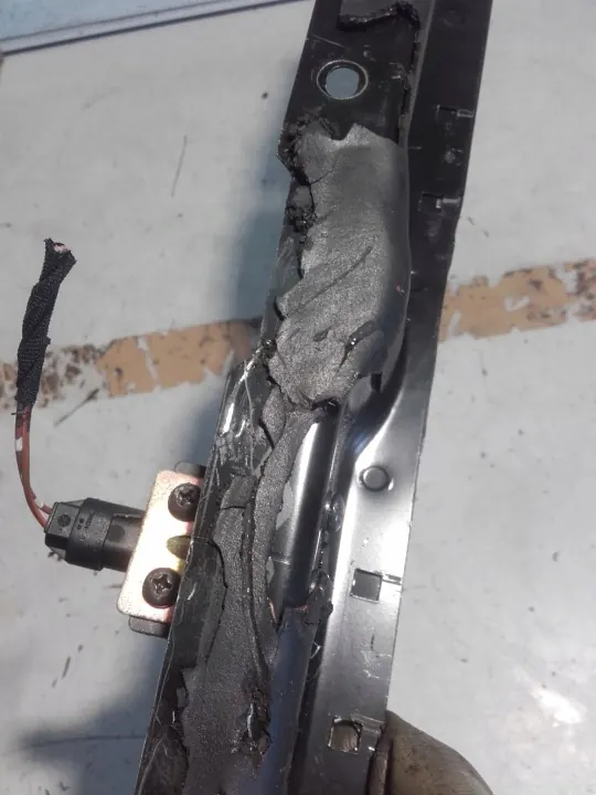 BMW 8 E31 Couvre-levier vitre gauche arrière OEM image 3