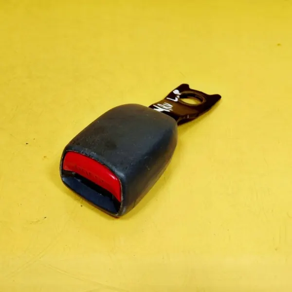 Hebilla de cinturón izquierda delantera OEM DRC99173 Daihatsu image 2