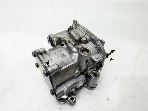 Pompe à huile d'occasion OEM 04L145208AA Audi 2.0 TDI image 3