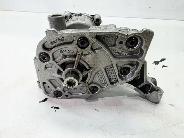 Pompe à huile d'occasion OEM 04L145208AA Audi 2.0 TDI image 4