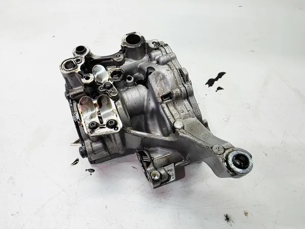 Pompe à huile d'occasion OEM 04L145208AA Audi 2.0 TDI image 6