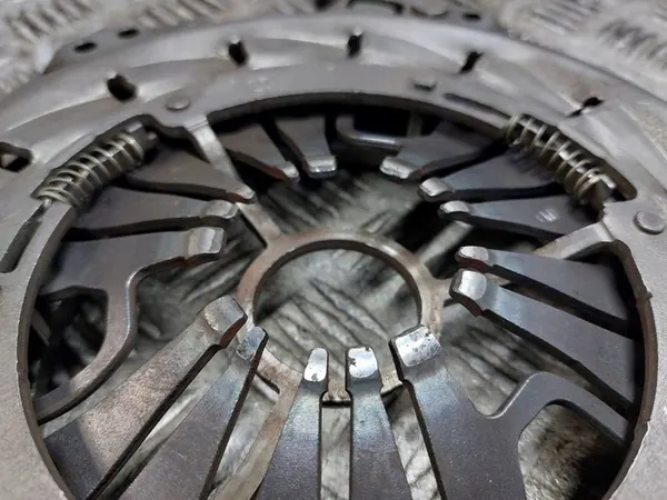 Kaksimassainen Flywheel + Kytkinlevy Mercedes W203 2.2 CDI image 4