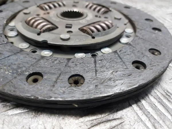 Kaksimassainen Flywheel + Kytkinlevy Mercedes W203 2.2 CDI image 5