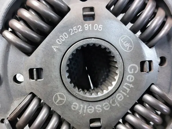 Kaksimassainen Flywheel + Kytkinlevy Mercedes W203 2.2 CDI image 6