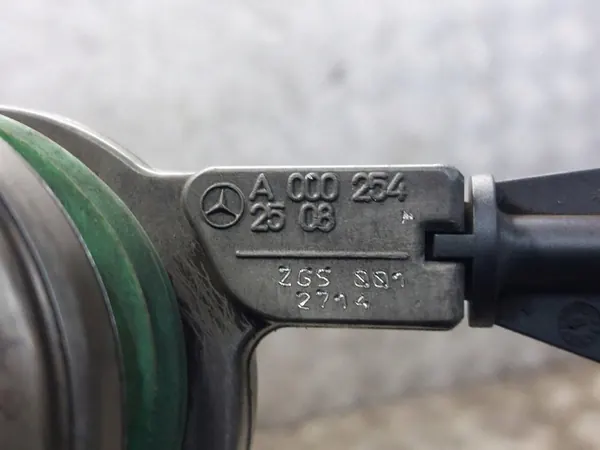 Kaksimassainen Flywheel + Kytkinlevy Mercedes W203 2.2 CDI image 7