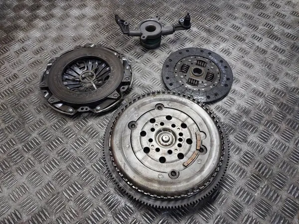 Kaksimassainen Flywheel + Kytkinlevy Mercedes W203 2.2 CDI image 8