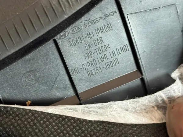 Kia Stinger GT kojelautapeite OEM 84751-j5000 image 5