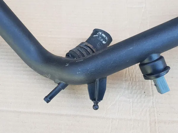 Moottorin vesiputki / Audi A6 C6 2.4 2.8 3.2 / 06E121045E image 4