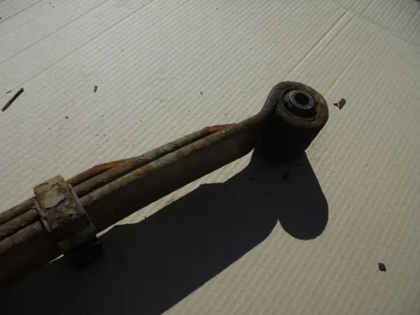 D40 höger bakfjädring för Nissan Navara 2006 image 4