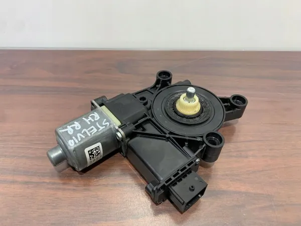 Takaikkunan moottori oikea OEM 0130822070 Alfa Stelvio image 2