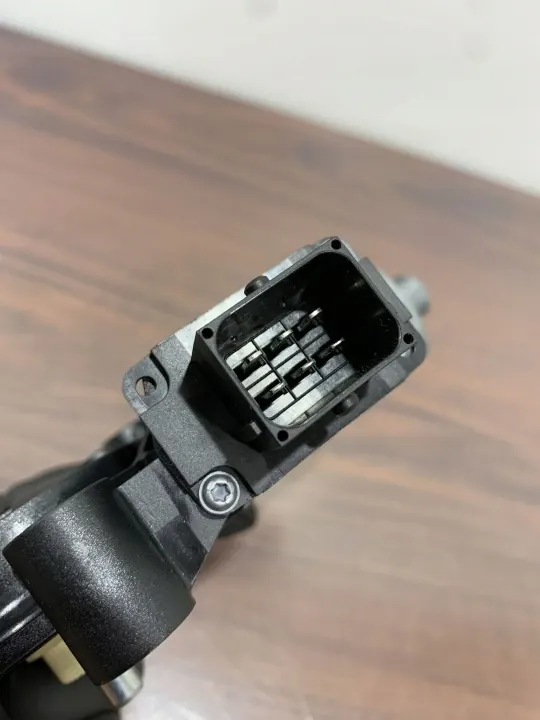 Takaikkunan moottori oikea OEM 0130822070 Alfa Stelvio image 4