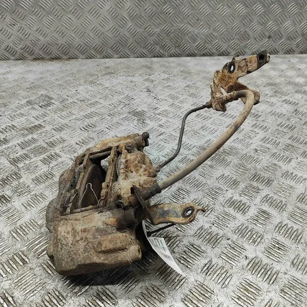 Toyota Hilux Etu Oikea Jarrusatula 2010 OEM 4773071010 image 3