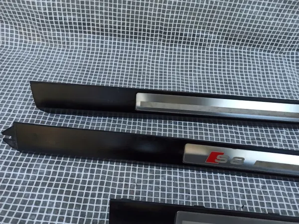 Audi S8 D3 Kynnyslistat OEM 4E0853985C/4E0853986C image 4