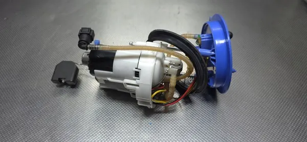 AUDI RS3 8V 2.5 TFSI Brandstofpomp 8V0919087A image 2