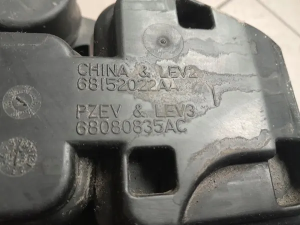 Jeep Cherokee KL V 2015 Polttoainehöyrysuodatin P68152022AA image 4