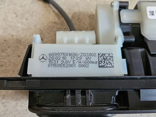 Suporte de porta-malas com câmera Mercedes-Benz S W222 image 4