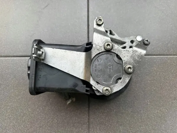 Pompe de direction assistée OEM 6783431 pour BMW E60/E61 image 2
