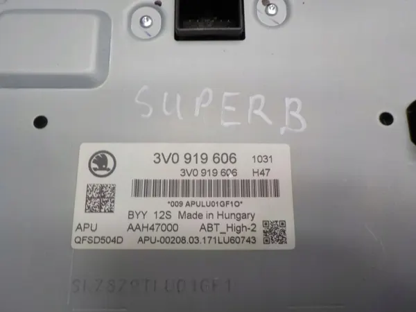 Skoda Superb III Navigatiescherm OEM 3V0919606 image 4