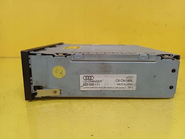 Audi CD-wisselaar OEM 8E0035111 - Gebruikt image 3
