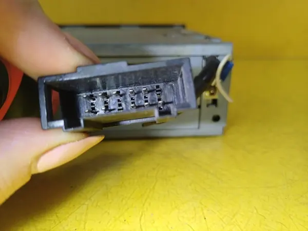 Audi CD-wisselaar OEM 8E0035111 - Gebruikt image 5