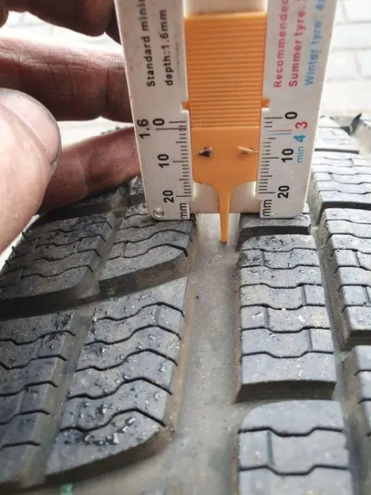 Rejilla trasera de maletero Mercedes-Benz OEM 22565R17 image 4