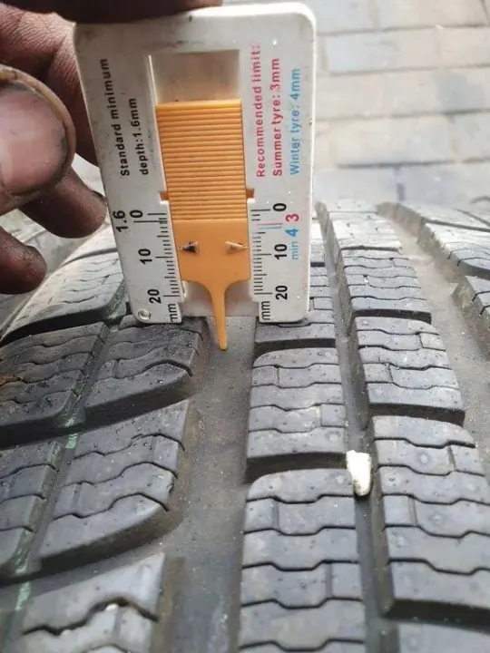 Rejilla trasera de maletero Mercedes-Benz OEM 22565R17 image 8