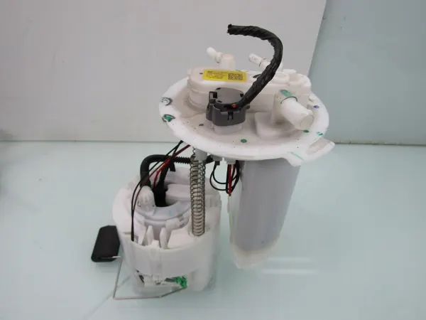 Hyundai OEM 31110-Q0500 Bränslenivåsensor image 2