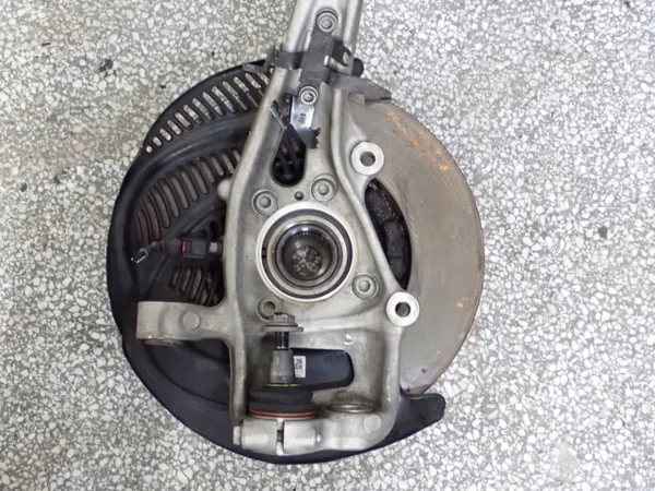 Etuoikea Pyörännapa OEM 4N0407560 ROZ Audi A8 D5 image 4