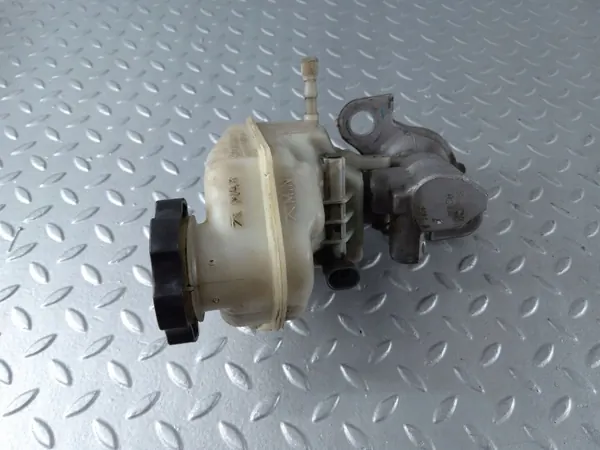 Réservoir de liquide de frein Cadillac XTS OEM 32669299 image 4