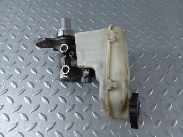 Réservoir de liquide de frein Cadillac XTS OEM 32669299 image 5