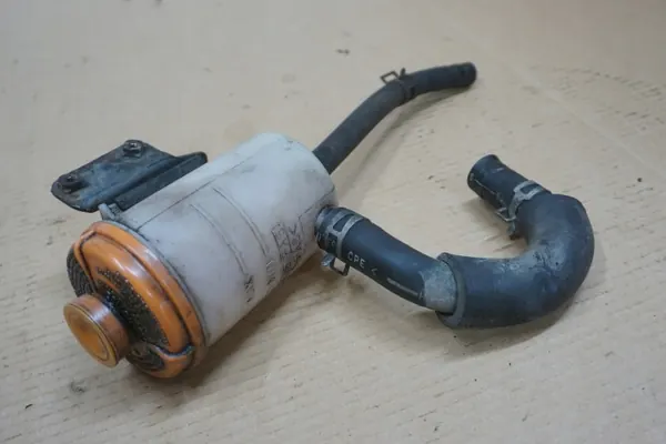 Suzuki Jimny stuurbekrachtigingsreservoir OEM SUZUKI ZBIORNICZEK WSPOMAG. image 3