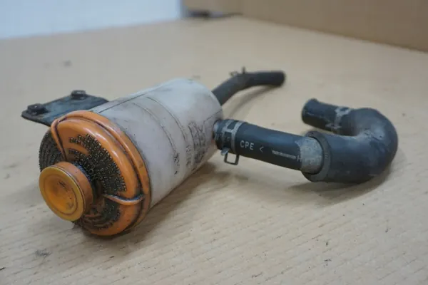 Suzuki Jimny stuurbekrachtigingsreservoir OEM SUZUKI ZBIORNICZEK WSPOMAG. image 4