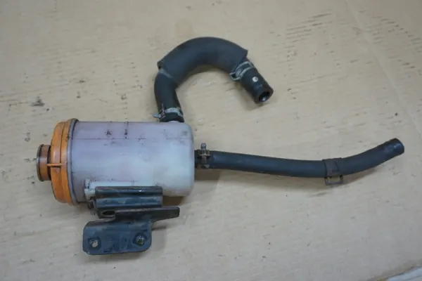 Suzuki Jimny stuurbekrachtigingsreservoir OEM SUZUKI ZBIORNICZEK WSPOMAG. image 6