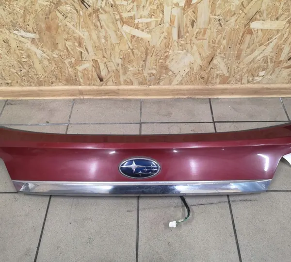 Luz de matrícula traseira Subaru Legacy 2010 OEM C08010035 image 2