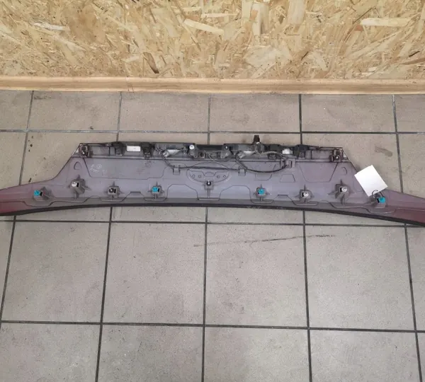 Luz de matrícula traseira Subaru Legacy 2010 OEM C08010035 image 4