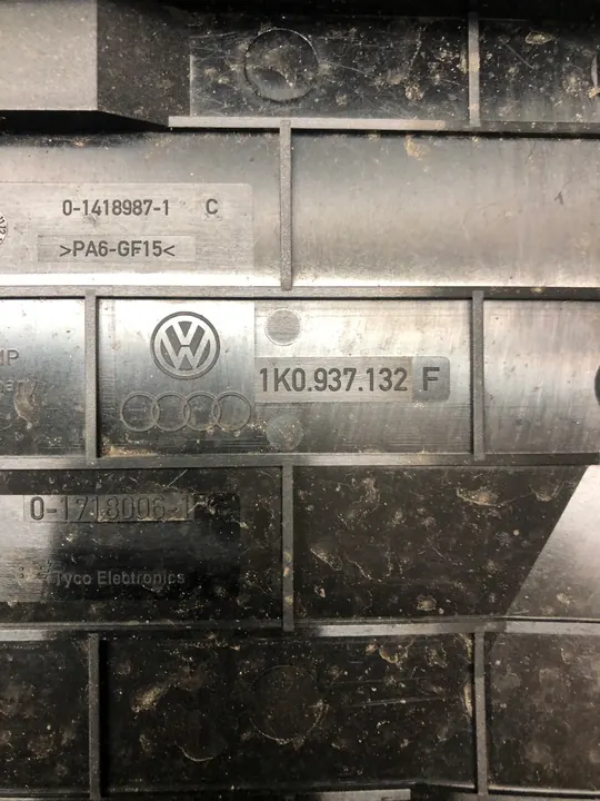 AUDI Q3 8U LIFT Zekeringkast 3C0937125A 1K0937132F image 4