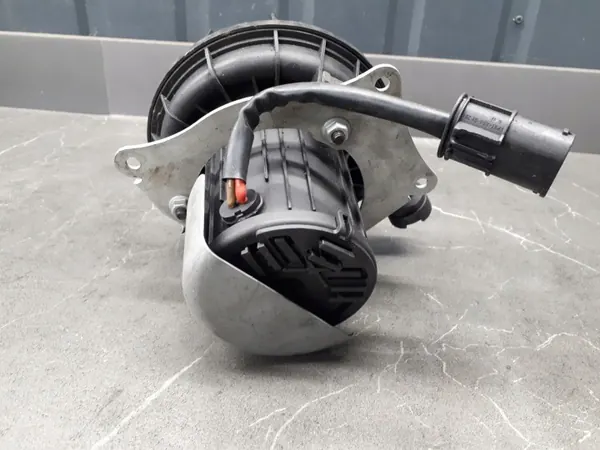 OEM 72812914 Ilmapumppu BMW Z4:lle - Käytetty image 4