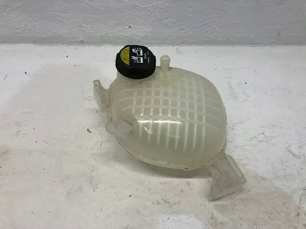 Kühlmittelbehälter Volvo XC40 2018 - image 2