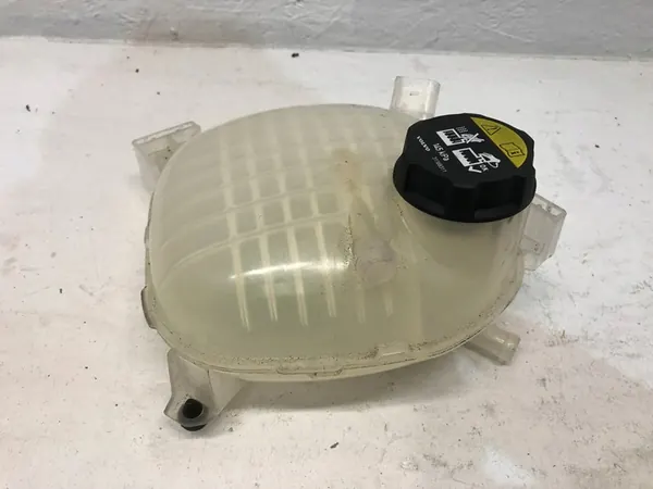 Kühlmittelbehälter Volvo XC40 2018 - image 3