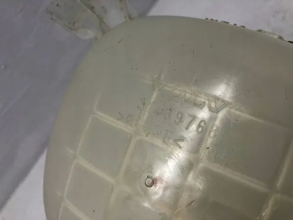 Kühlmittelbehälter Volvo XC40 2018 - image 5