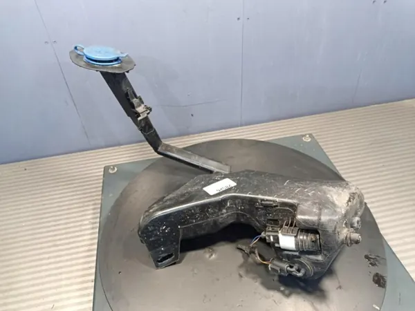 Mercedes W213 spolarbehållare OEM A2058600860 - Begagnad image 2